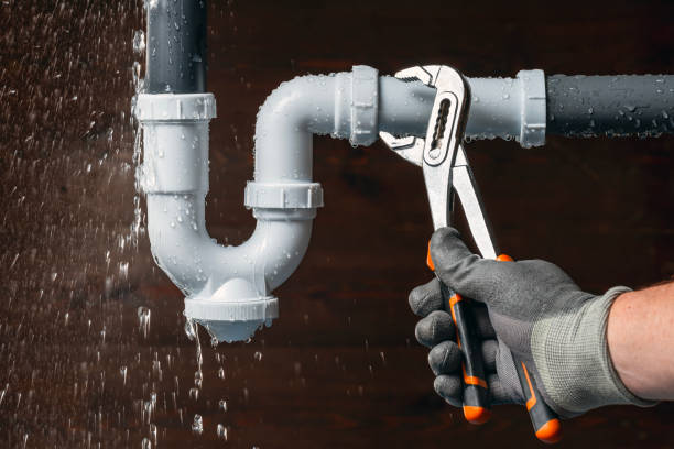 Professional Drain Cleaning technician working in Elizabethtown, IL